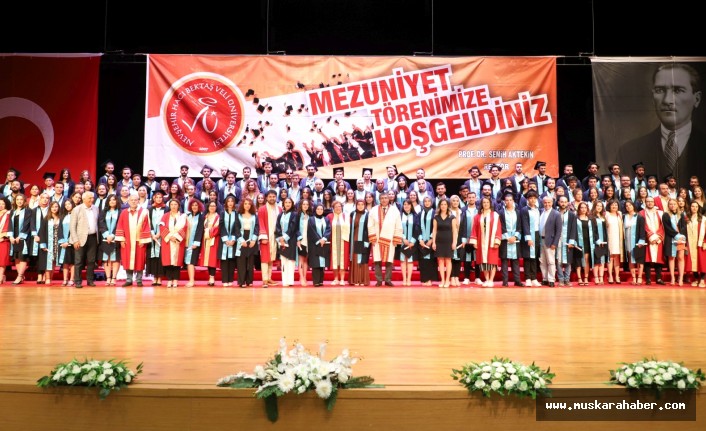 NEVÜ Turizm Fakültesi’nin mezuniyet sevinci
