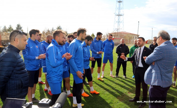 Başkan Arı, Nevşehir Belediyespor futbolcularına moral verdi