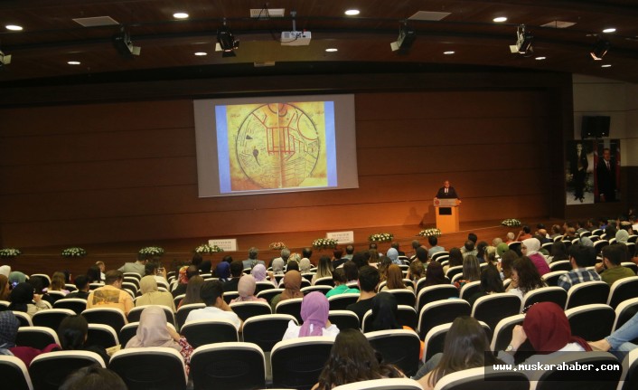 NEVÜ’de ‘Yazılışının 950. Yılında Dîvânu Lugâti’t-Türk’ konferansı düzenlendi