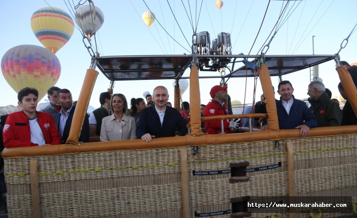 Ulaştırma Bakanı Karaismailoğlu yerli balonla Kapadokya’da uçtu
