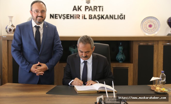 Bakan Özer, AK Parti ve Nevşehir Belediyesini ziyaret etti