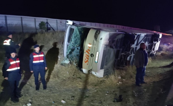 Nevşehir’de otobüs devrildi: 17 yaralı