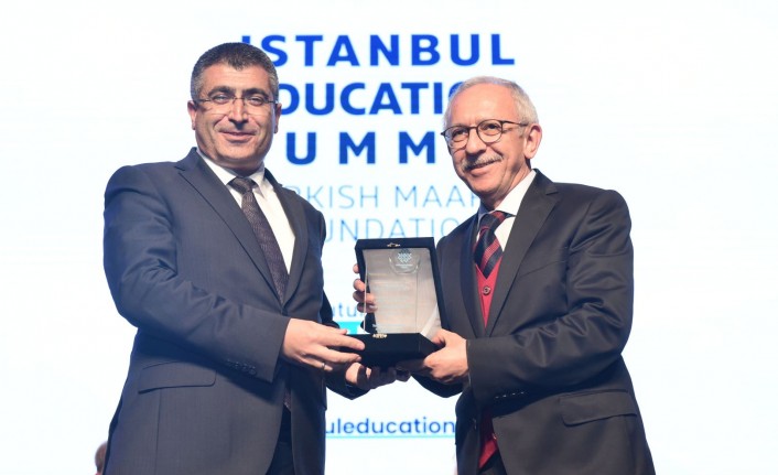 Rektör Aktekin ‘II. İstanbul Eğitim Zirvesi’ne katıldı